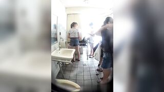 共同トイレで水着に着替☆J●４人組 voyeur jp 180526