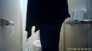 多目的トイレ熟女＋おまけ voyeur jp 180526 03
