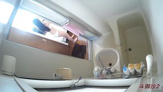 【個人撮影】禁断‼女子寮のシャワールーム→J〇のお姉ちゃんの所に泊まりに来たJ〇— voyeur jp 180526