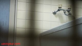 凄い角度から桃尻をいただく。紐も滴るいい女。 voyeur jp 180526