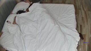 ホテルの覗き見：ハンサムで知的、眼鏡をかけた、気ままな女性で、上に乗るのが好きで、積極的に精液を搾り取る。 ipcam 06-190526