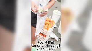 市場近くのビーチで隠しカメラが撮影した映像：数人の若い女性が下着を着用していなかった！ ipcam 2 04-190526