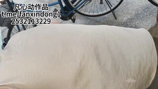 市場近くのビーチで隠しカメラが撮影した映像：数人の若い女性が下着を着用していなかった！ ipcam 2 14-190526