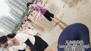 市場近くのビーチで隠しカメラが撮影した映像：数人の若い女性が下着を着用していなかった！ ipcam 2 20-190526