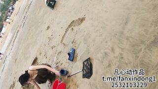 市場近くのビーチで隠しカメラが撮影した映像：数人の若い女性が下着を着用していなかった！ ipcam 2 23-190526