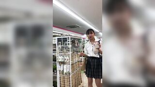 jk風の逆さパンチラ動画-画像付き-１７３ voyeur jp 01-190526