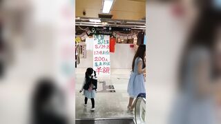 ２人の若ママさんの逆さパンチラ動画-静止画-１９６ voyeur jp 02-190526
