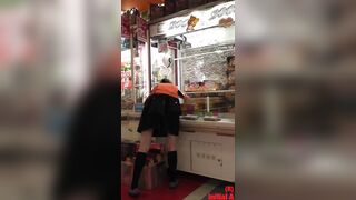 ゲーセンバイトのパンツ撮影したらバレた voyeur jp 01-190526