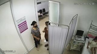 【ハッキングされたカメラ】一般病院の婦人科における妊婦の膣内診【あるウェブサイトからのオリジナル版】 ipcam 1 (5)