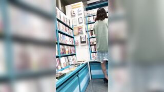 お姉さんの逆さパンチラ動画-静止画-１０９ voyeur jp 01-210526