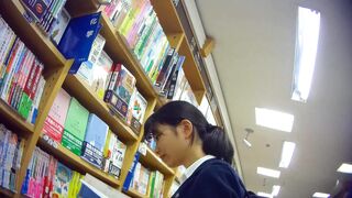 お尻突き出し-制服jkパンチラ逆さ撮り01 voyeur jp 01-240526