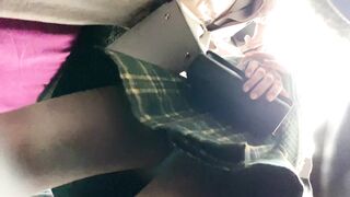 20 黒髪私服jkちゃんにガッツリ声かけ タピオカに夢中なスカートの中身 脚開きすぎ voyeur jp